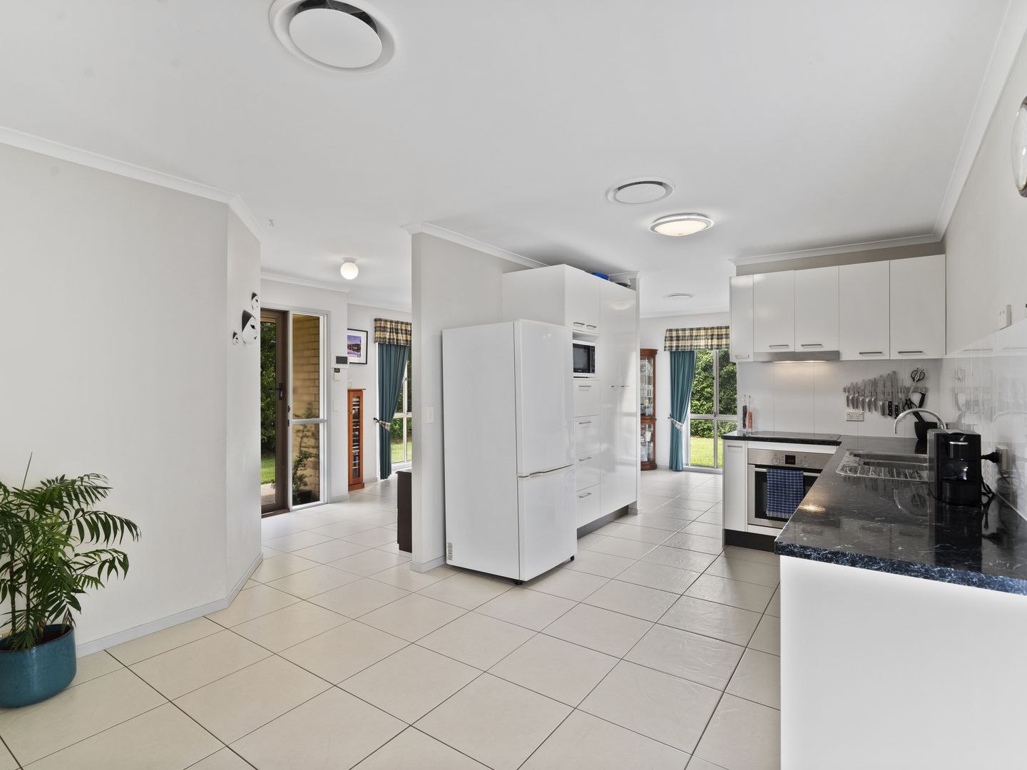 2 Cianthus Street, Regents Park QLD 4118, Image 1