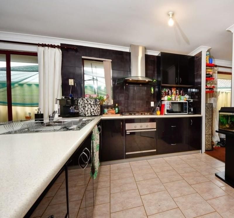 4 bedrooms House in 6 Bernier Close WAIKIKI WA, 6169