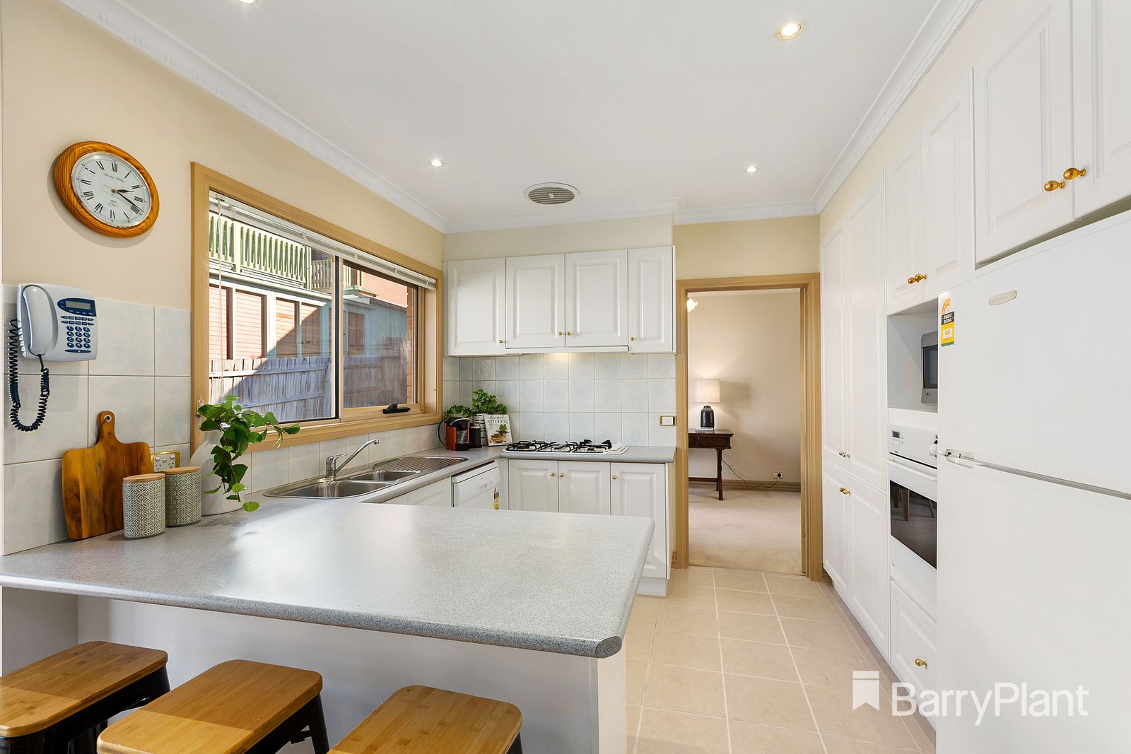 2/4 Garrisson Drive, Glen Waverley VIC 3150, Image 2