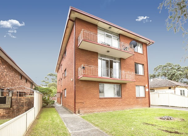 2/5 Ulverstone Street, Fairfield NSW 2165