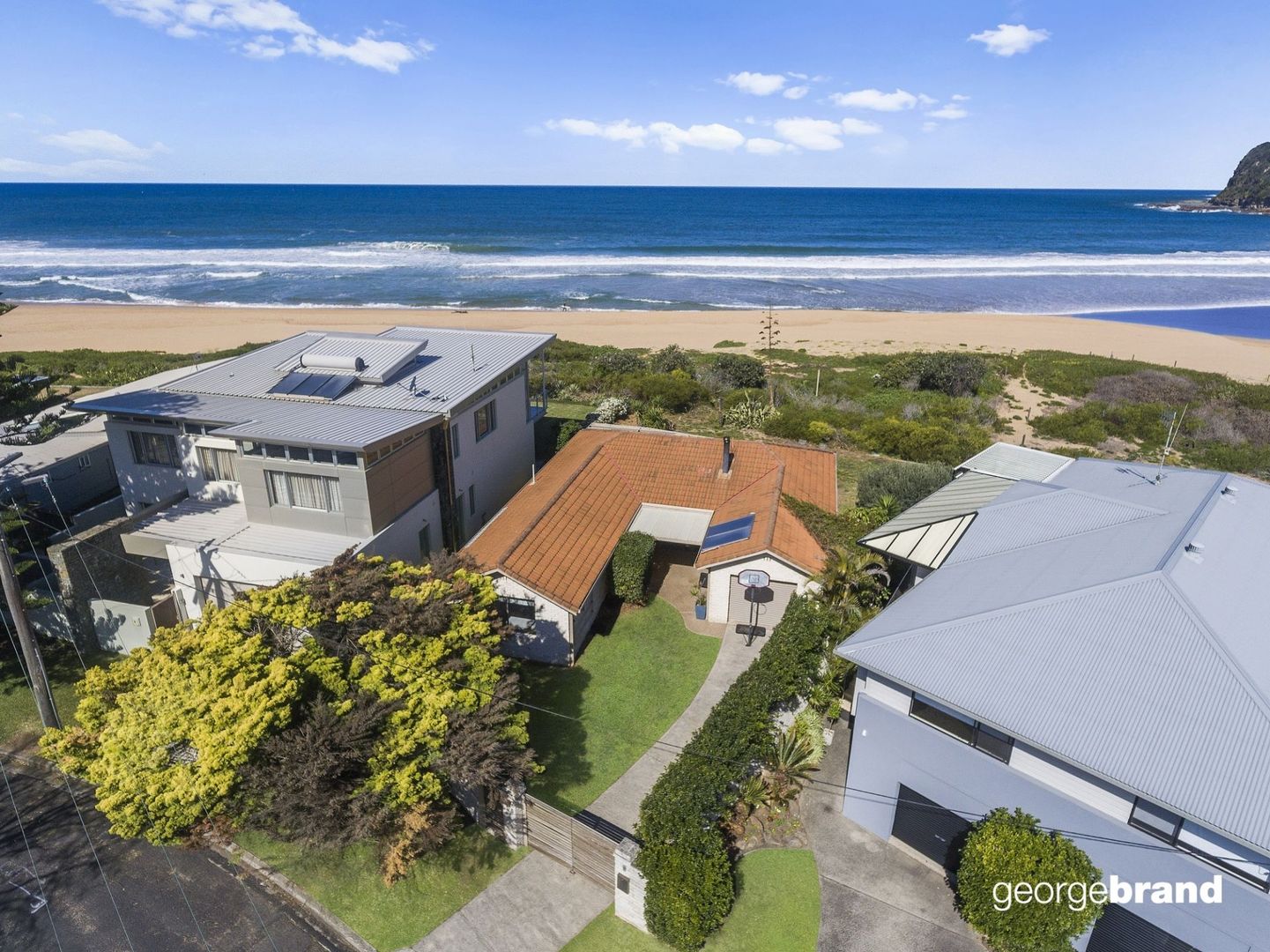 8 Bareena Avenue, North Avoca NSW 2260, Image 1