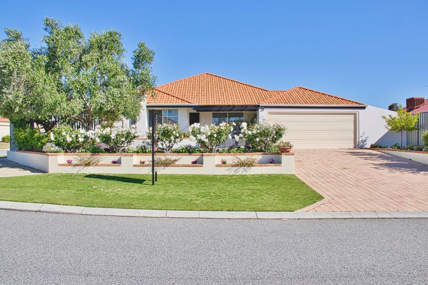 4 bedrooms House in 8 Westonia Link BALDIVIS WA, 6171