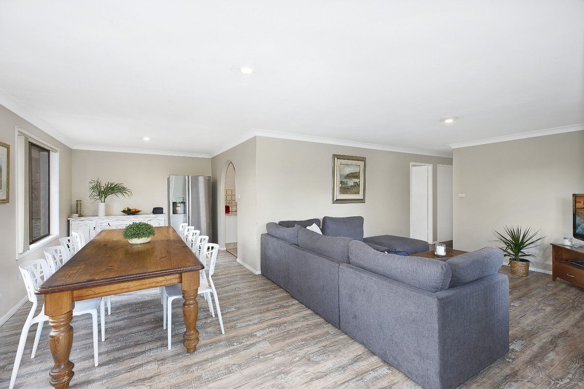 12 Mondy Crescent, Avoca Beach NSW 2251, Image 2