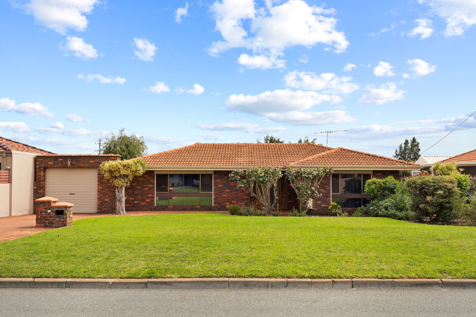 11 Dolphin Rd, Safety Bay WA 6169, Image 2