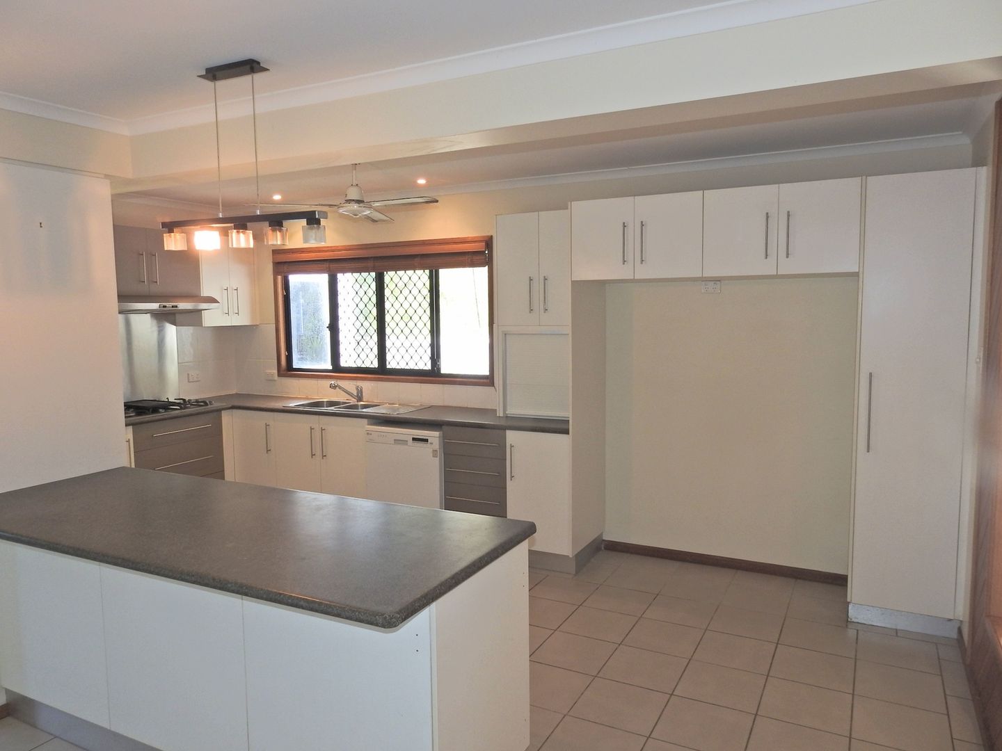 39 Zelma Street, Grasstree Beach QLD 4740, Image 2