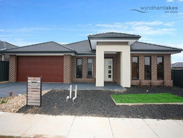 8 Canons Crescent, Manor Lakes VIC 3024