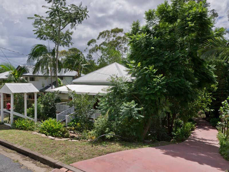 3 bedrooms Apartment / Unit / Flat in 2/3 Bramble Tce RED HILL QLD, 4059