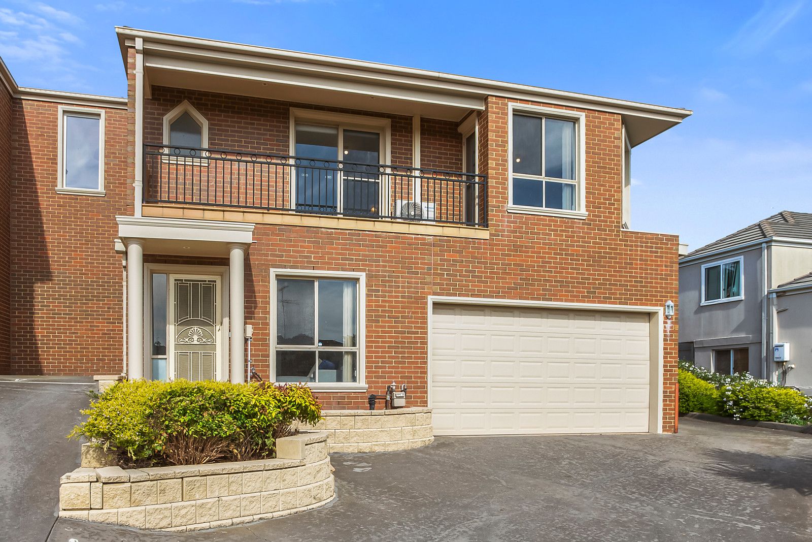 8/9C Weyburn Place, Avondale Heights VIC 3034