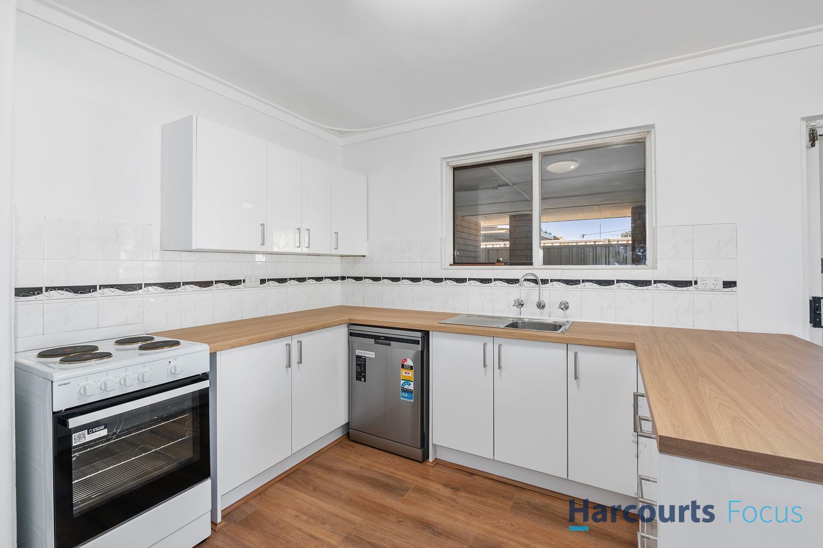 2 Kurrajong Way, Camillo WA 6111, Image 1