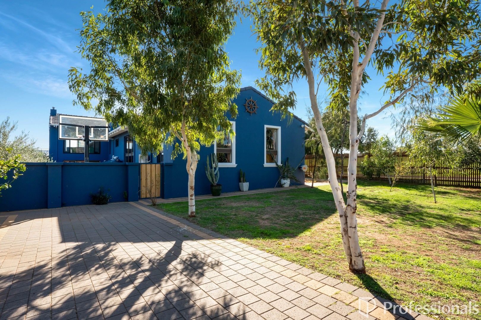 5 bedrooms House in 1 Frederick Street BLUFF POINT WA, 6530