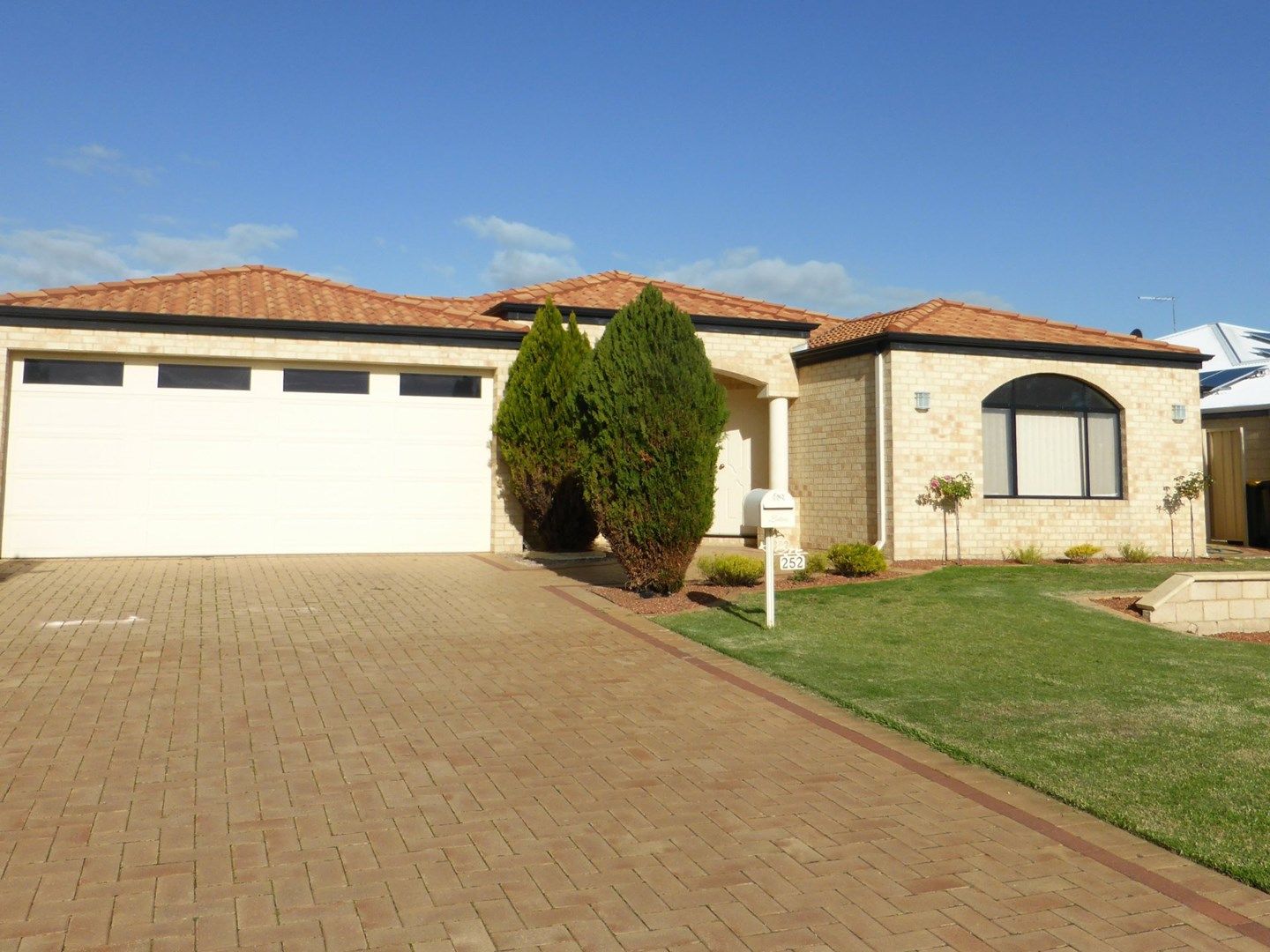 4 bedrooms House in 252 Boardman Road CANNING VALE WA, 6155