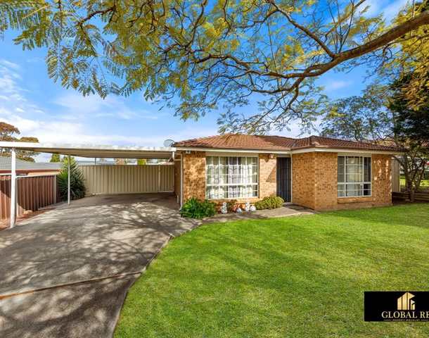 13 Juliet Close, Rosemeadow NSW 2560