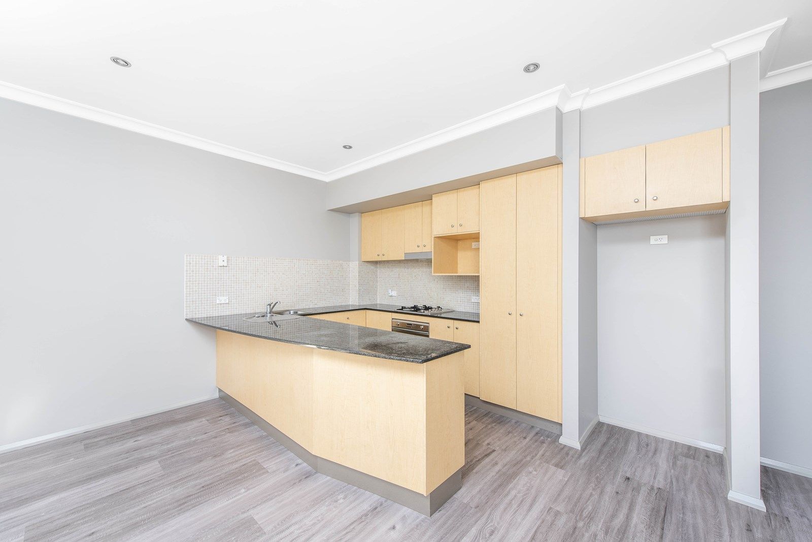 2/10 Ijong Street, Braddon ACT 2612, Image 2