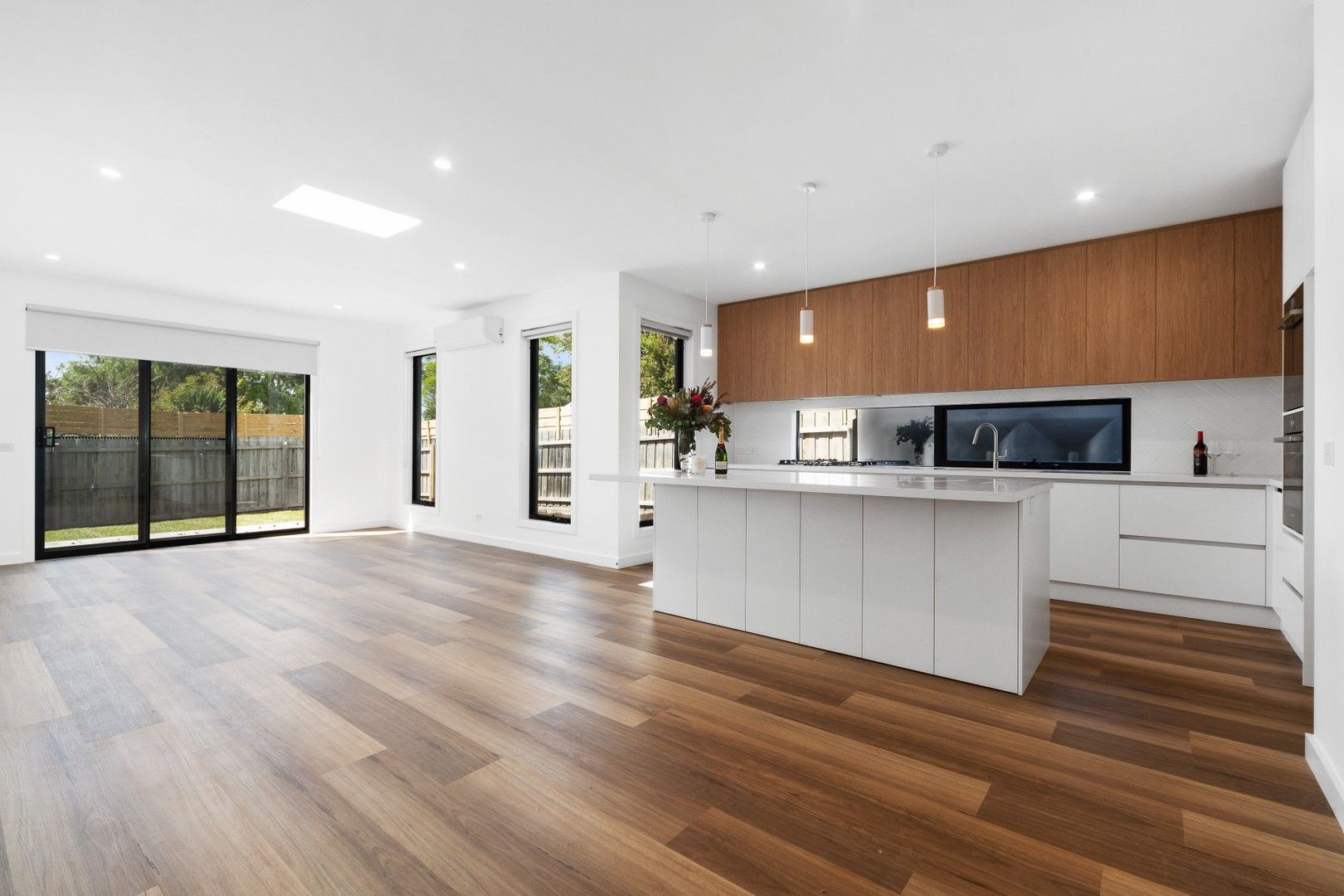 4 bedrooms Townhouse in 11B Kelvin Avenue SEAFORD VIC, 3198