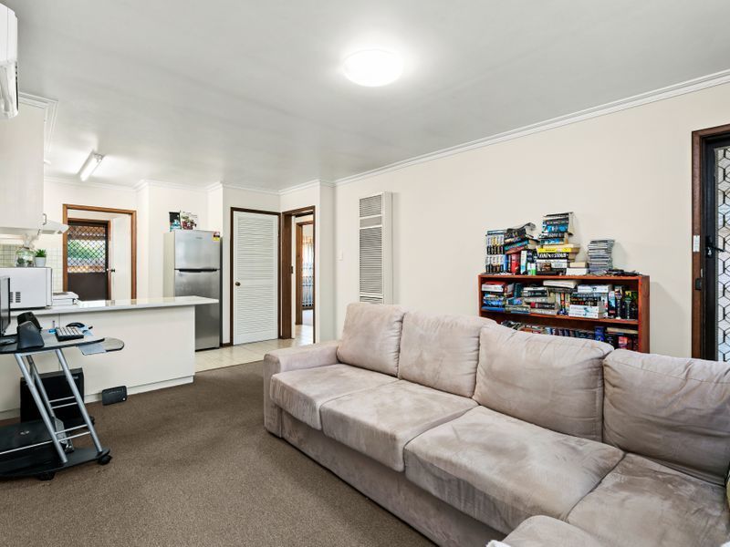 2/7 Deutgam Street, Werribee VIC 3030, Image 1