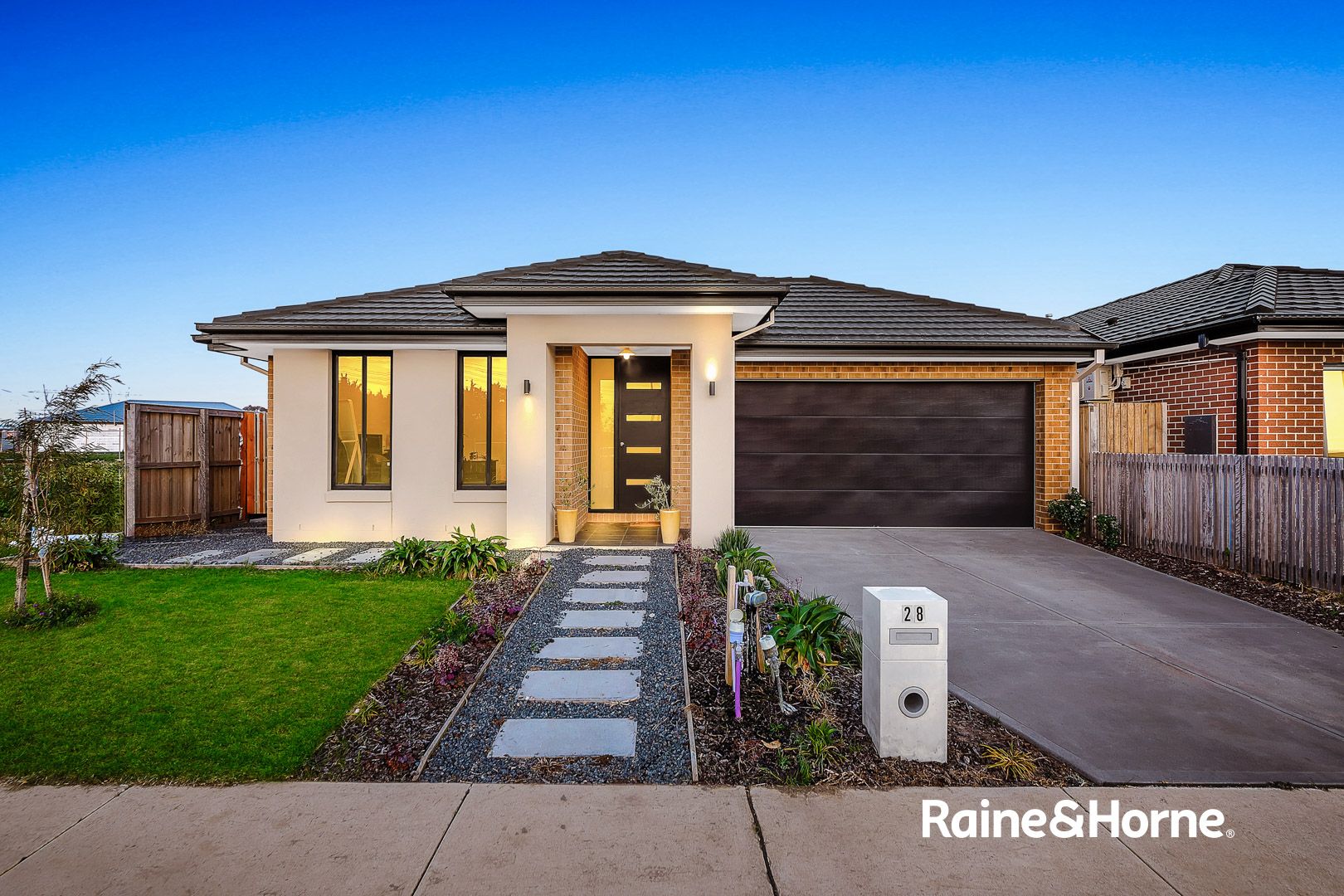 4 bedrooms House in 28 Carradale Road CLYDE NORTH VIC, 3978