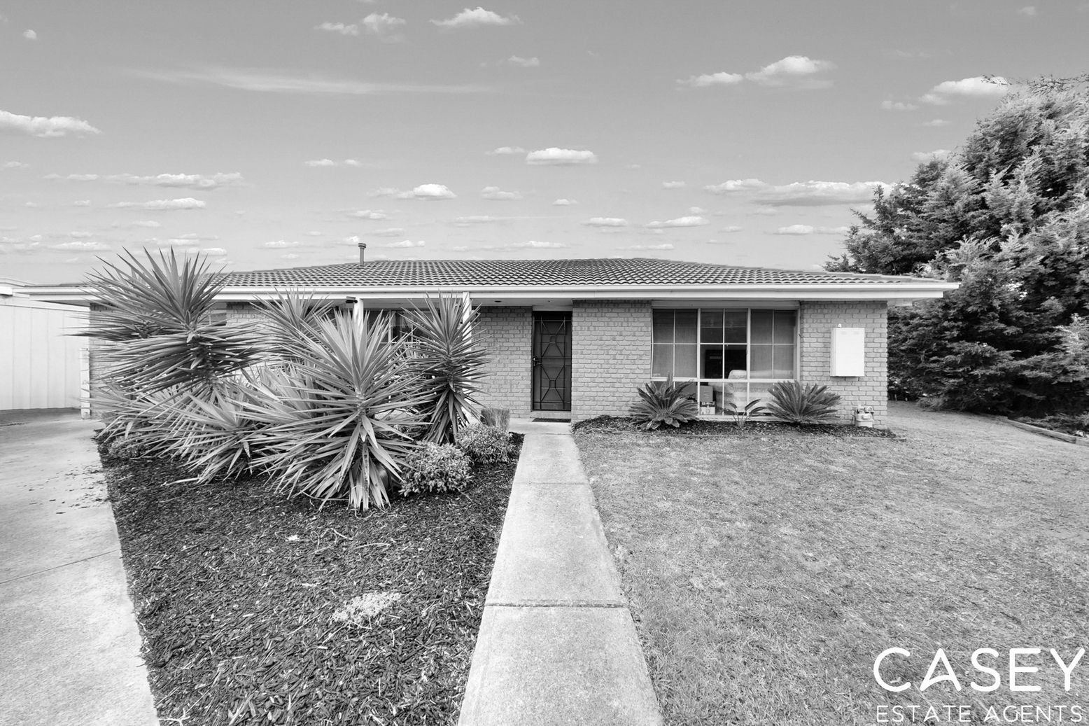 3 bedrooms House in 10 Maureen Close CRANBOURNE WEST VIC, 3977