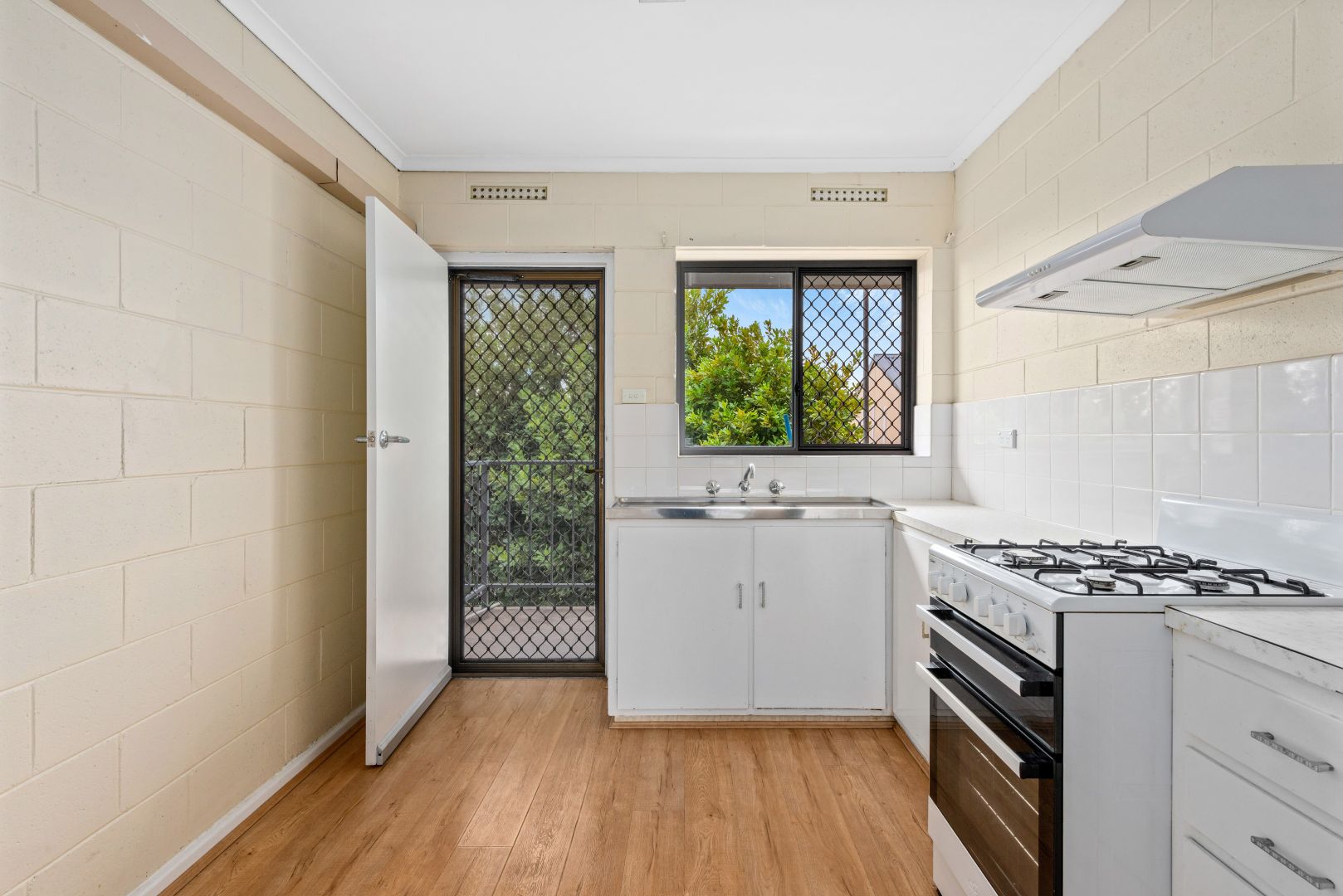 4/18 Burbank Avenue, Bedford Park SA 5042, Image 2