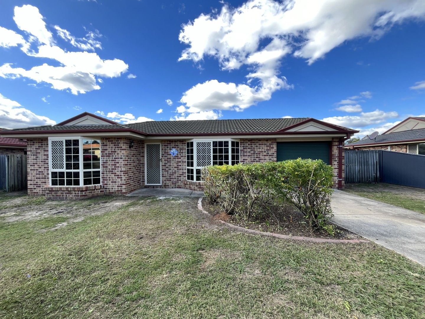 4 bedrooms House in 4 Paddies Crescent CRESTMEAD QLD, 4132