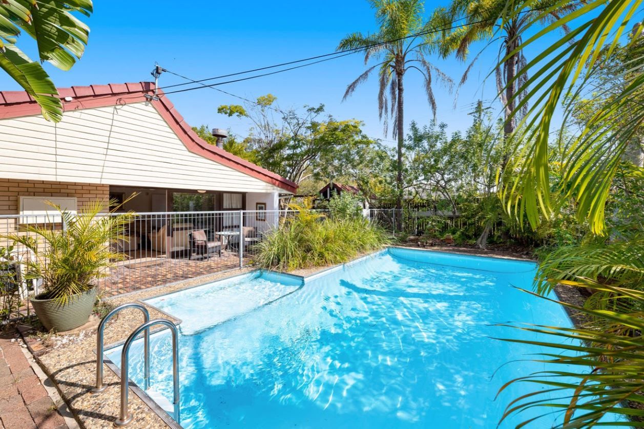 4 bedrooms House in 8 Penley Street THE GAP QLD, 4061