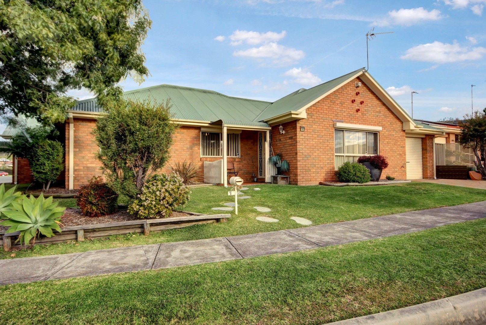 3 bedrooms Villa in 1 Fields Drive ALBION PARK NSW, 2527