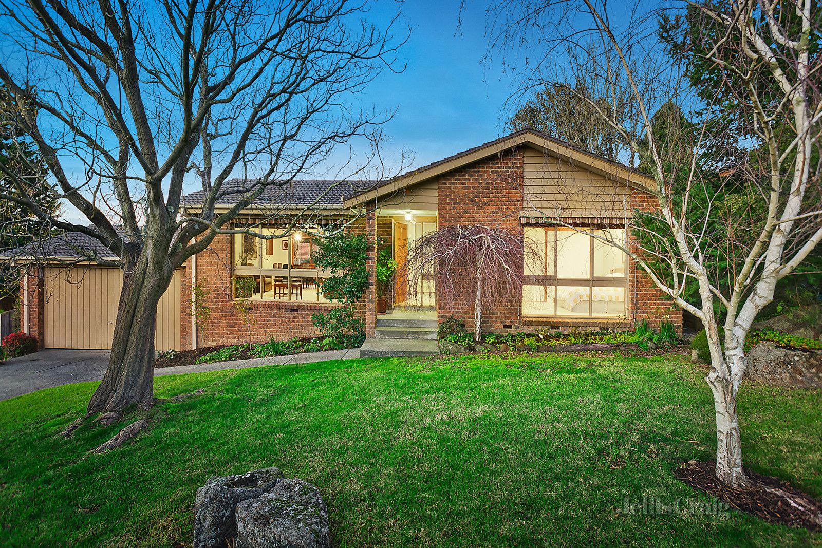 27 Pine Hill Drive, Doncaster East VIC 3109, Image 0
