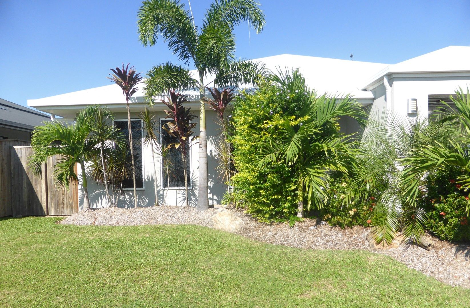 4 bedrooms House in 10 Jabiru Court SMITHFIELD QLD, 4878