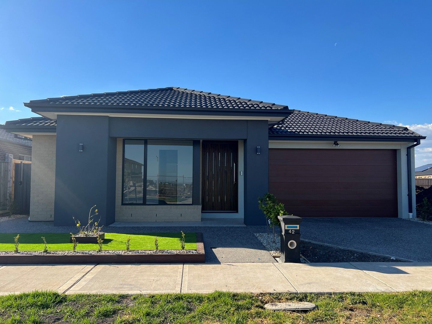 5 bedrooms House in 42 Camfield Crescent MAMBOURIN VIC, 3024