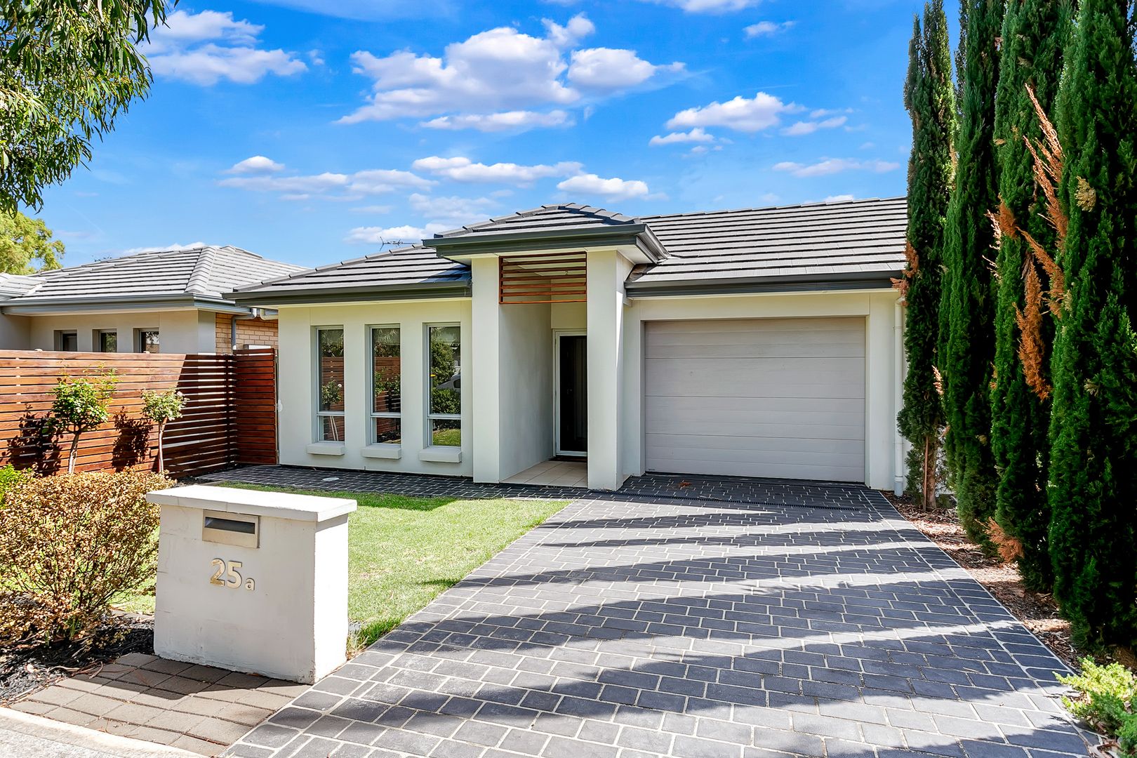 25A Sutton Avenue, Garden Property History & Address