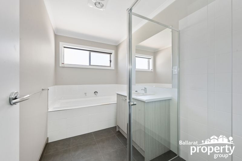 3 bedrooms House in 1/11 Verdon Street REDAN VIC, 3350