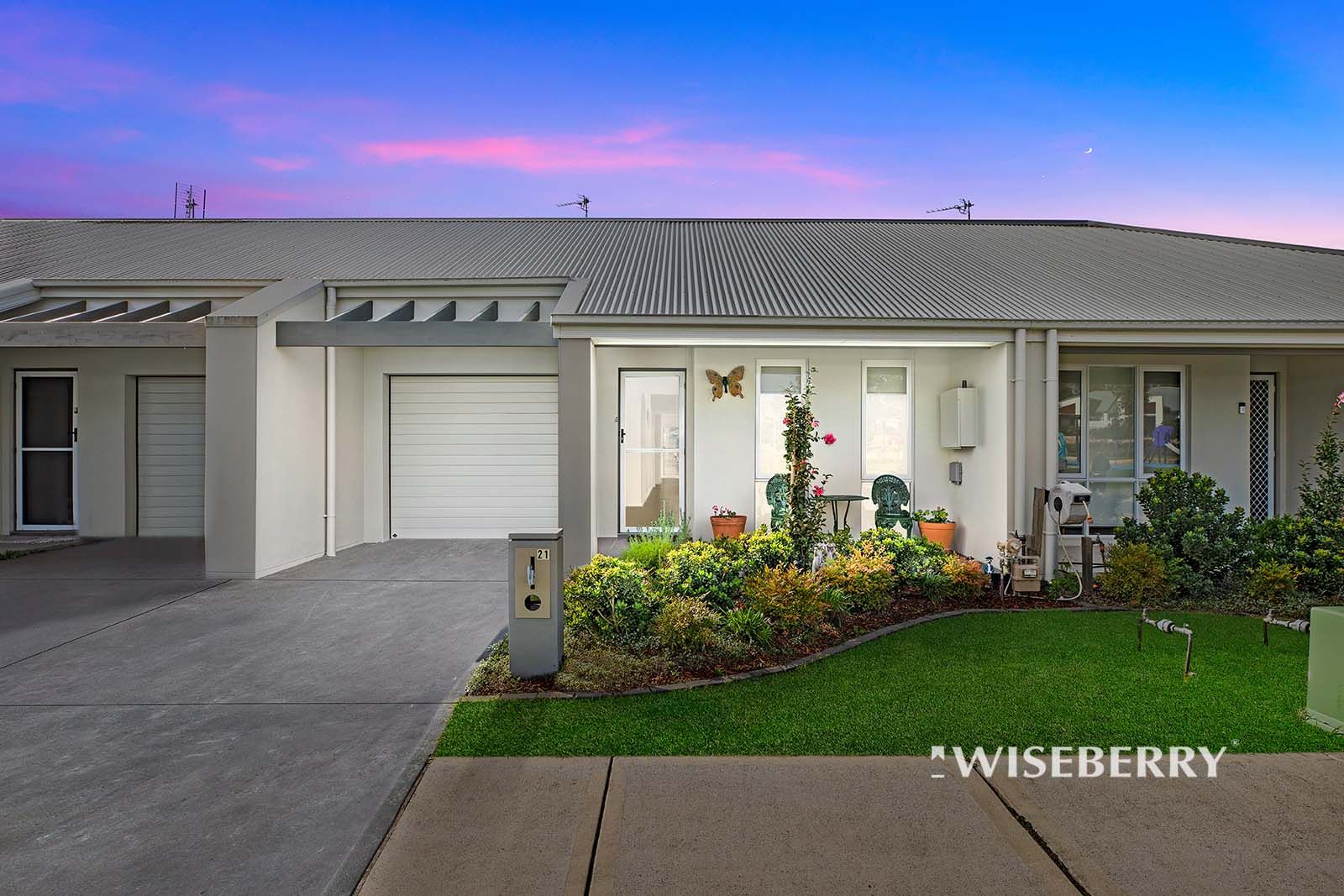 3 bedrooms Apartment / Unit / Flat in 21 Loretto Street HAMLYN TERRACE NSW, 2259