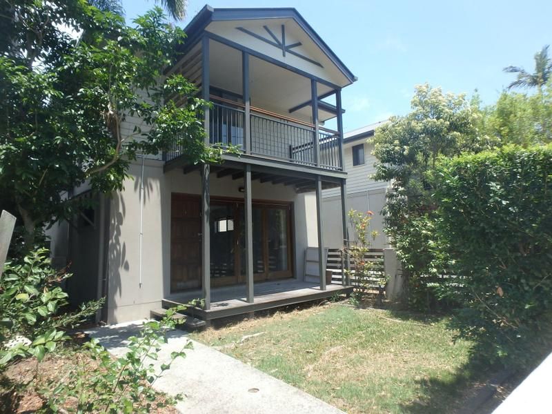 3 bedrooms Townhouse in 1/285 Riding Road BALMORAL QLD, 4171