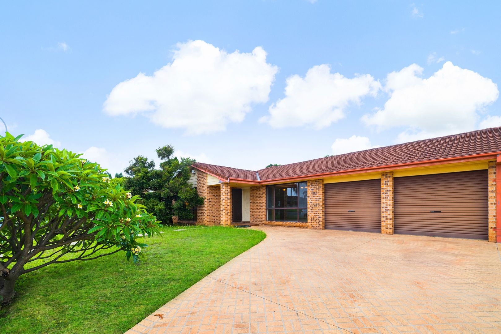 76 Kingfisher Avenue, Bossley Park NSW 2176, Image 1