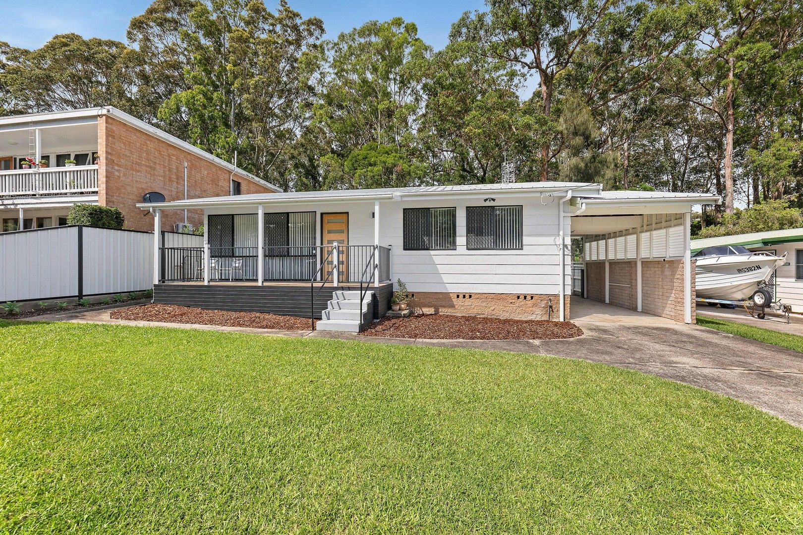 3 bedrooms House in 34 Christopher Crescent BATEHAVEN NSW, 2536