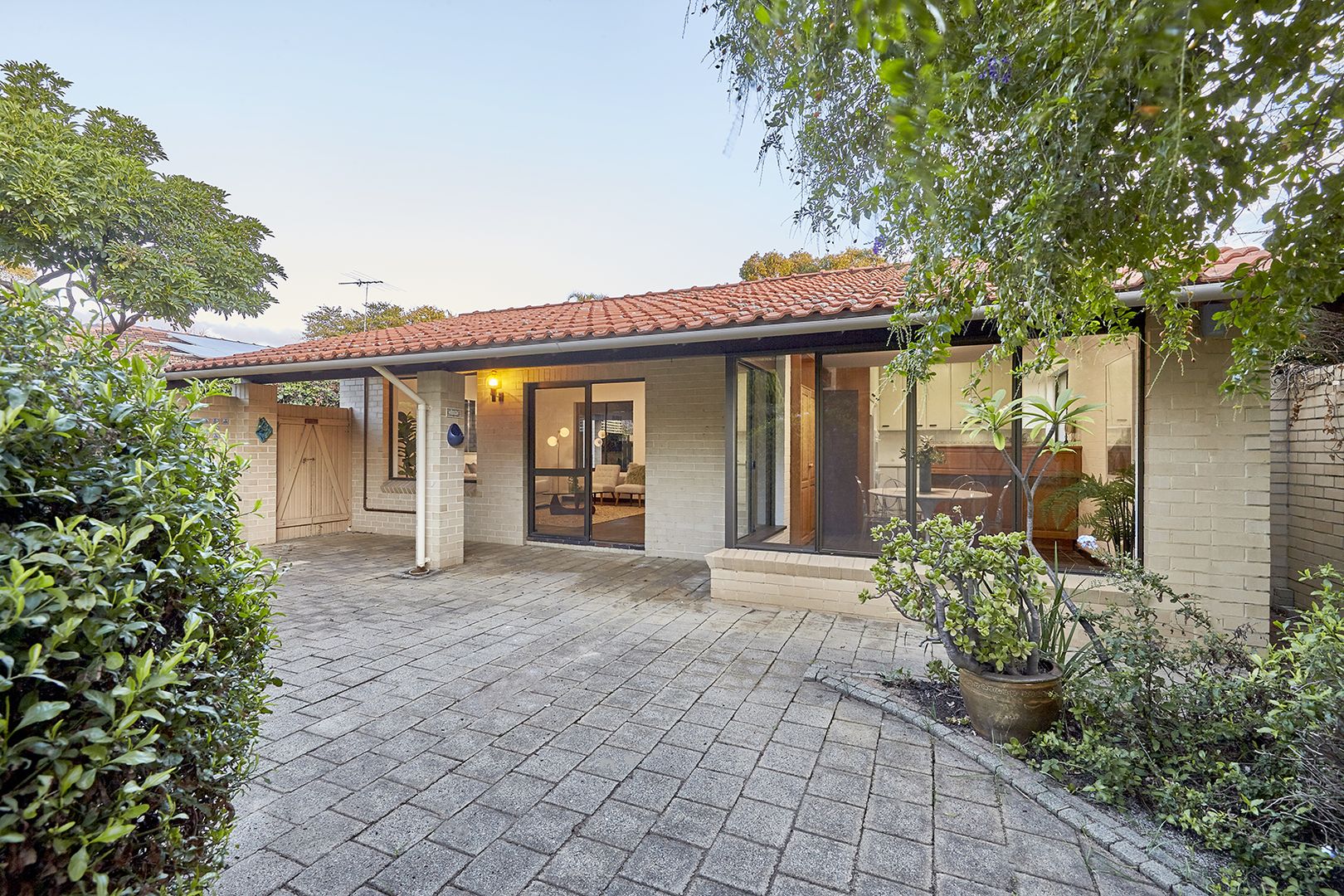 3 bedrooms House in 26 Johnston Street PEPPERMINT GROVE WA, 6011