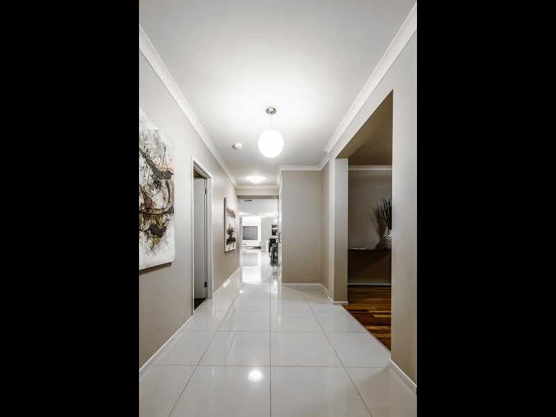 5 Eyrie Court, HOPETOUN PARK VIC 3340, Image 2