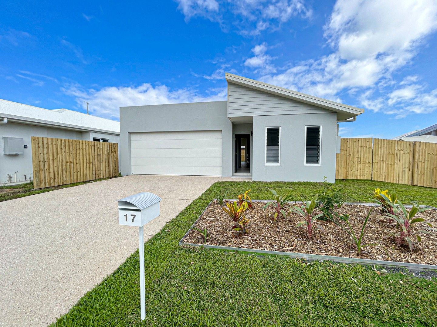 4 bedrooms House in 17 Skipper Court TRINITY BEACH QLD, 4879