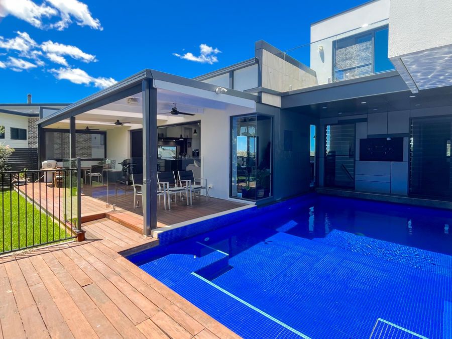 5 bedrooms House in 30 Rushton Avenue MOONEE BEACH NSW, 2450