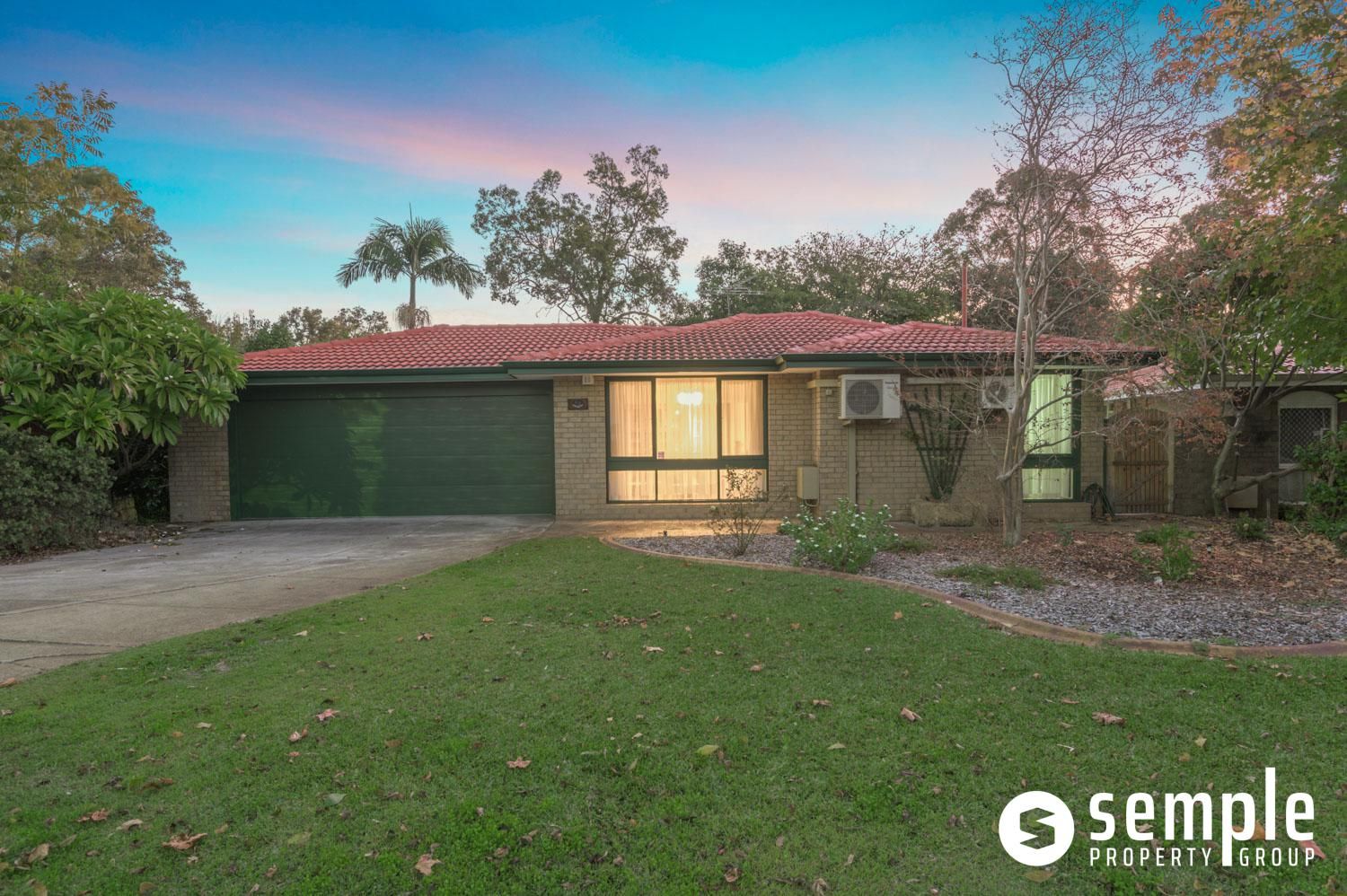 4 bedrooms House in 63 Regency Drive THORNLIE WA, 6108