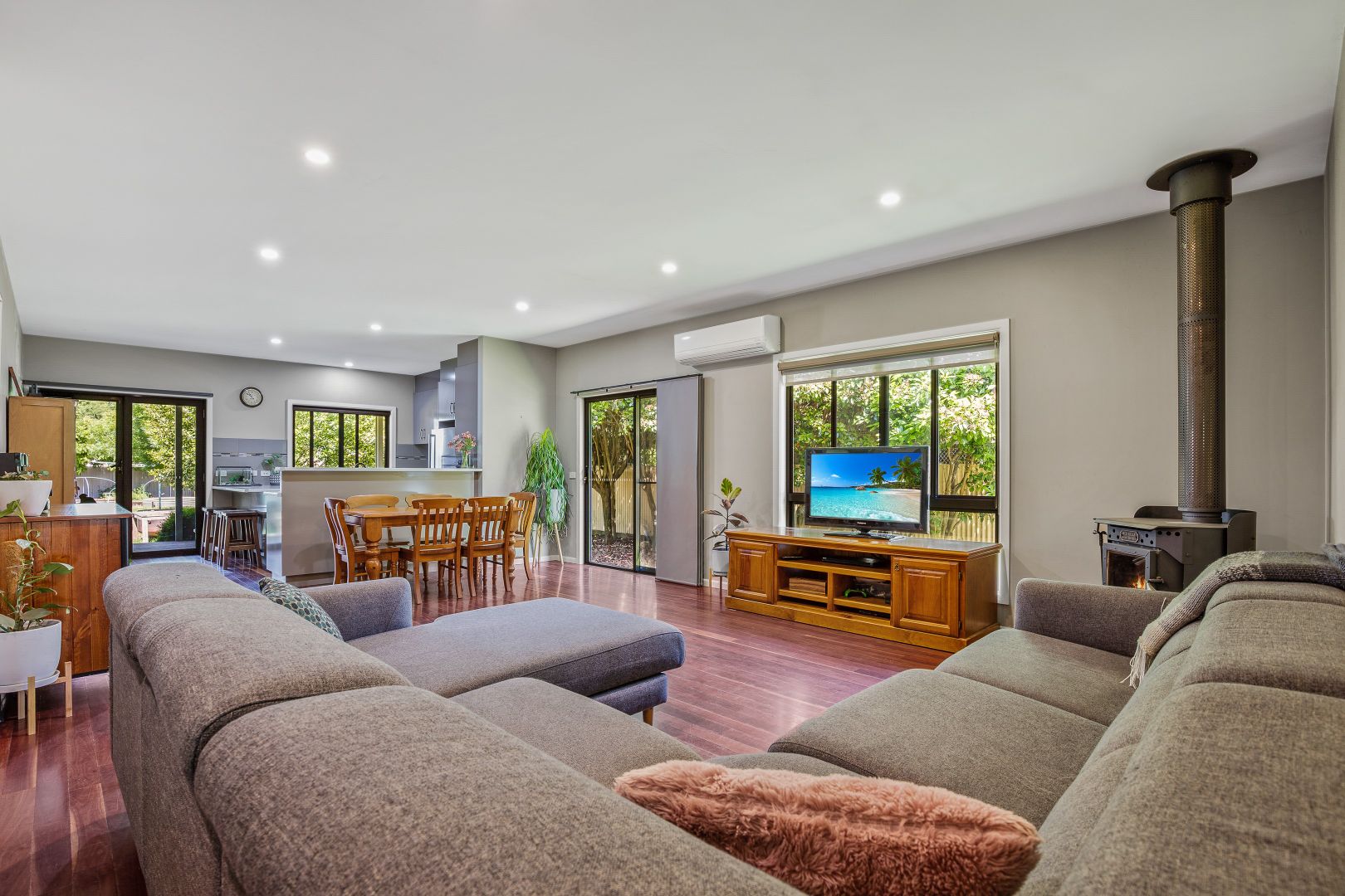 8 Seamer Street, Porepunkah VIC 3740 Domain