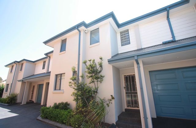 3 bedrooms Townhouse in 2/4A Marsden Road WEST RYDE NSW, 2114