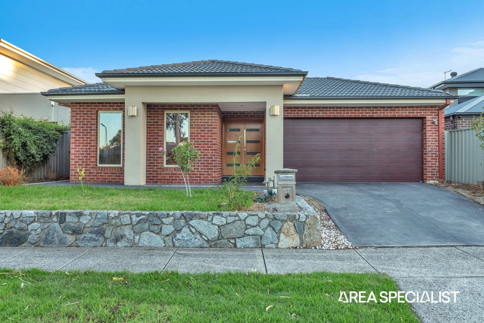 27 Arrow Road, Cranbourne East VIC 3977