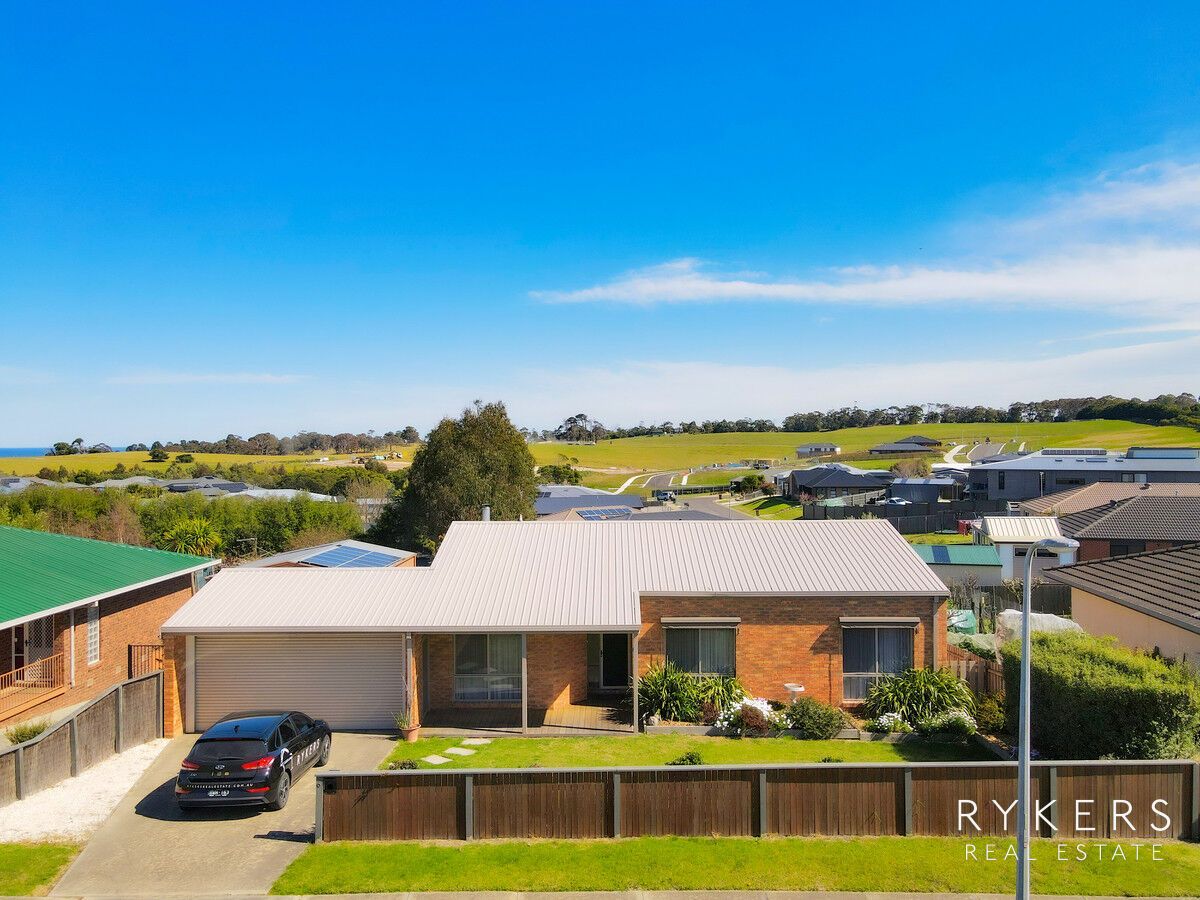 6 Stirling Drive, Lakes Entrance VIC 3909 House For Rent Domain