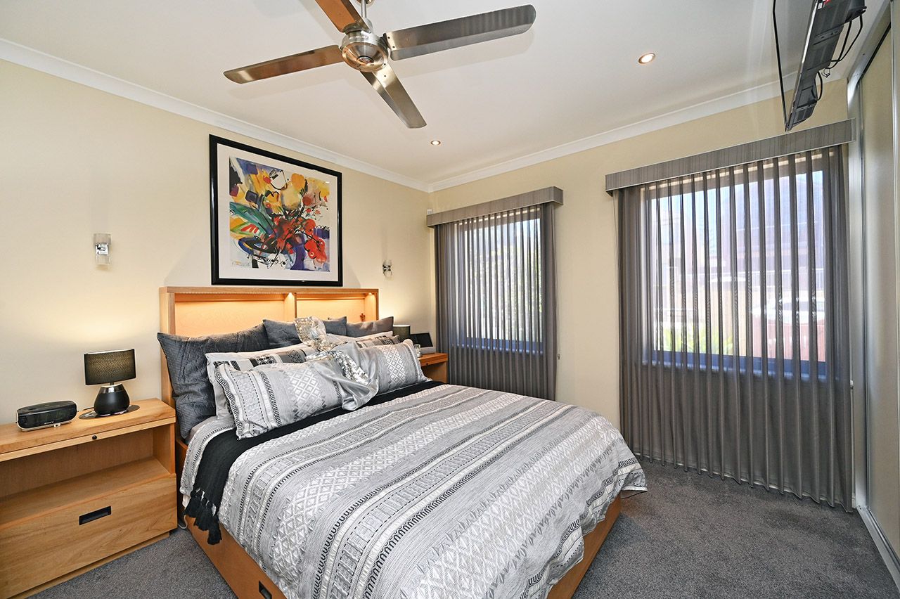 17 Torquay Pass, Mindarie WA 6030, Image 2