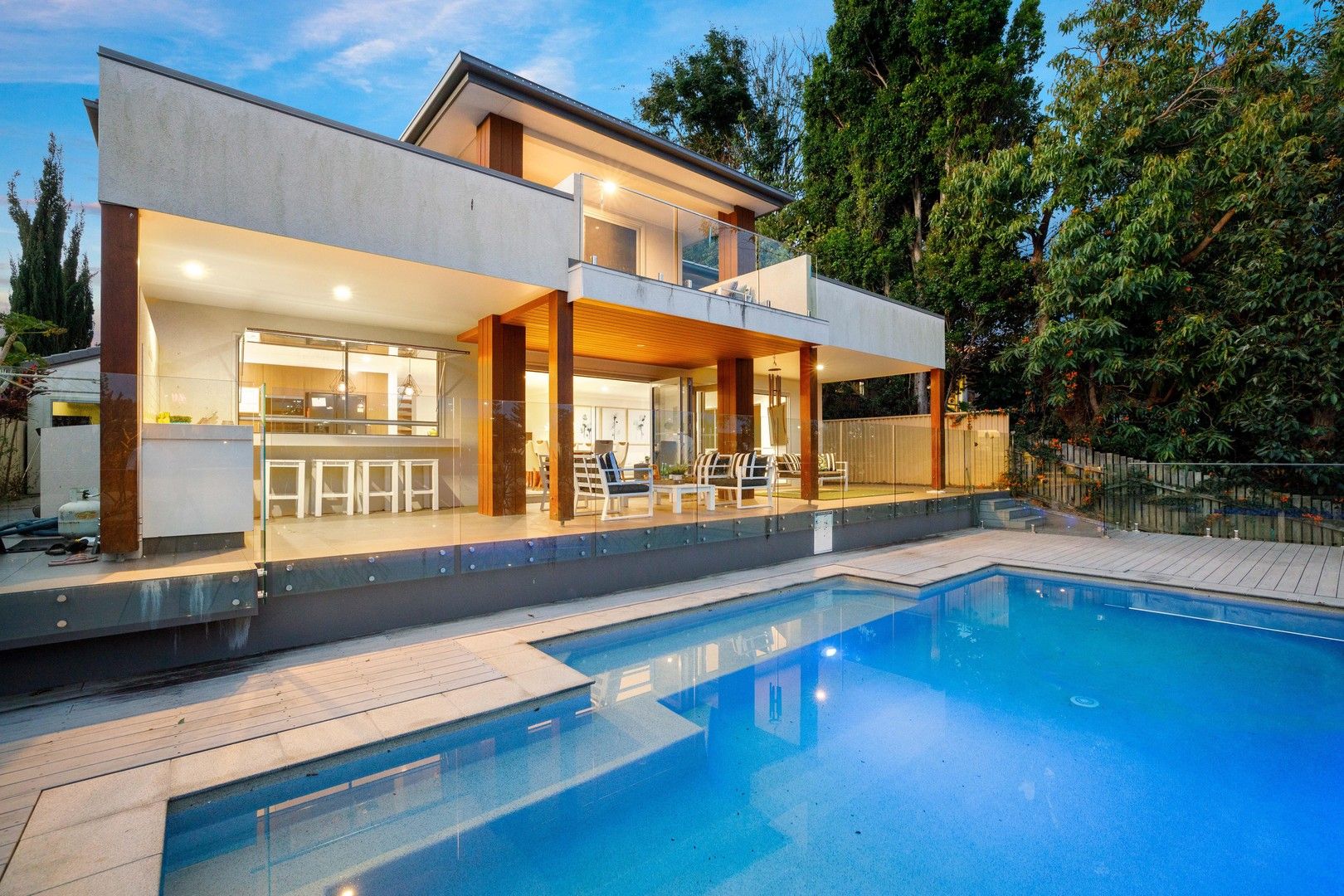 5 bedrooms House in 9 Rebecca Court BROADBEACH WATERS QLD, 4218