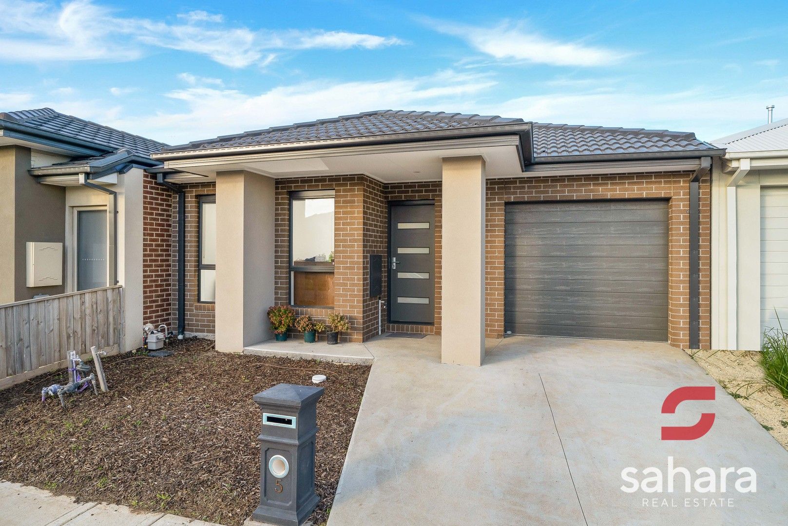 3 bedrooms House in 5 Milecastle Street TARNEIT VIC, 3029