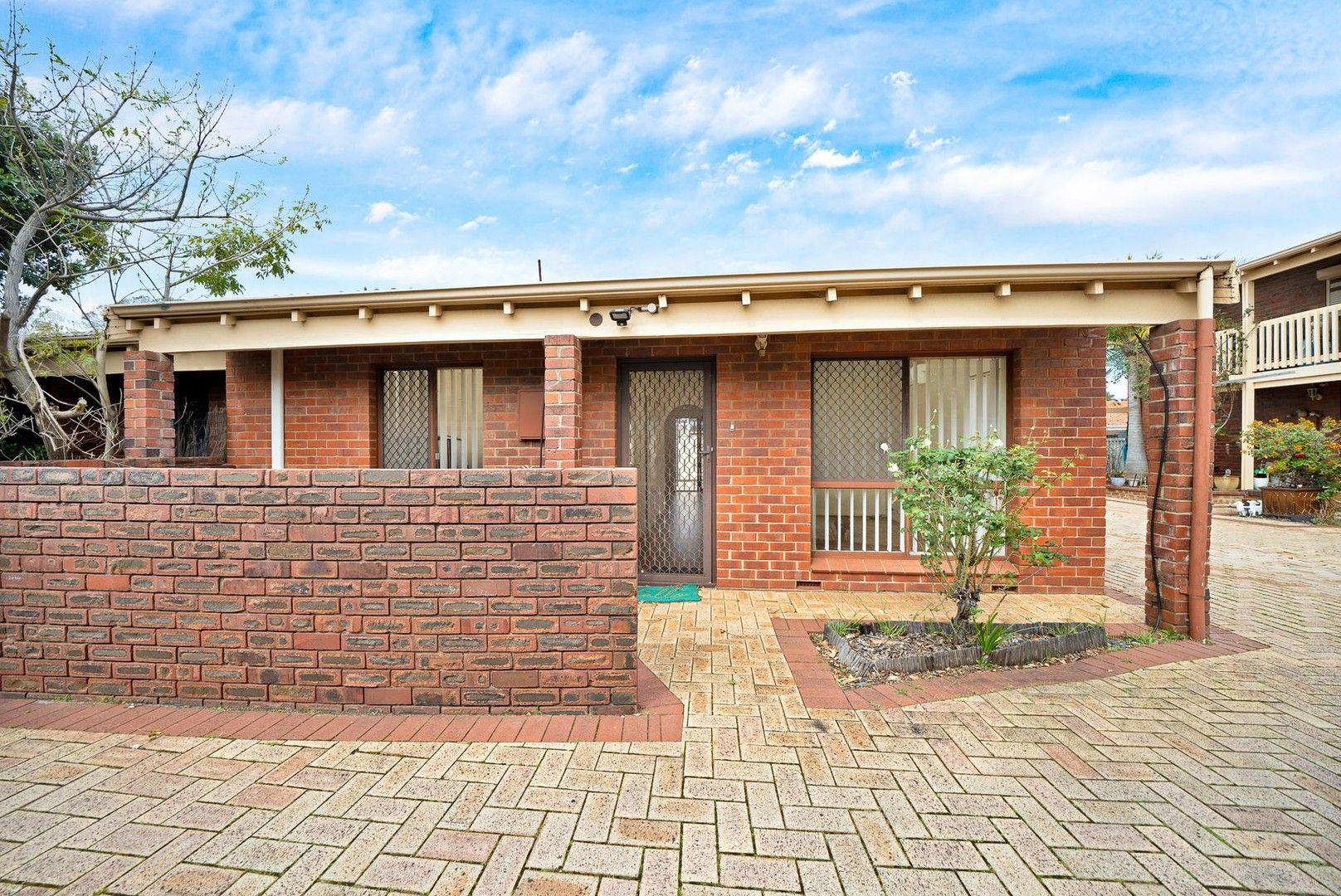 Como WA 6152 2 beds villa for Sale, OFFERS ABOVE 499,000 PRESENTED