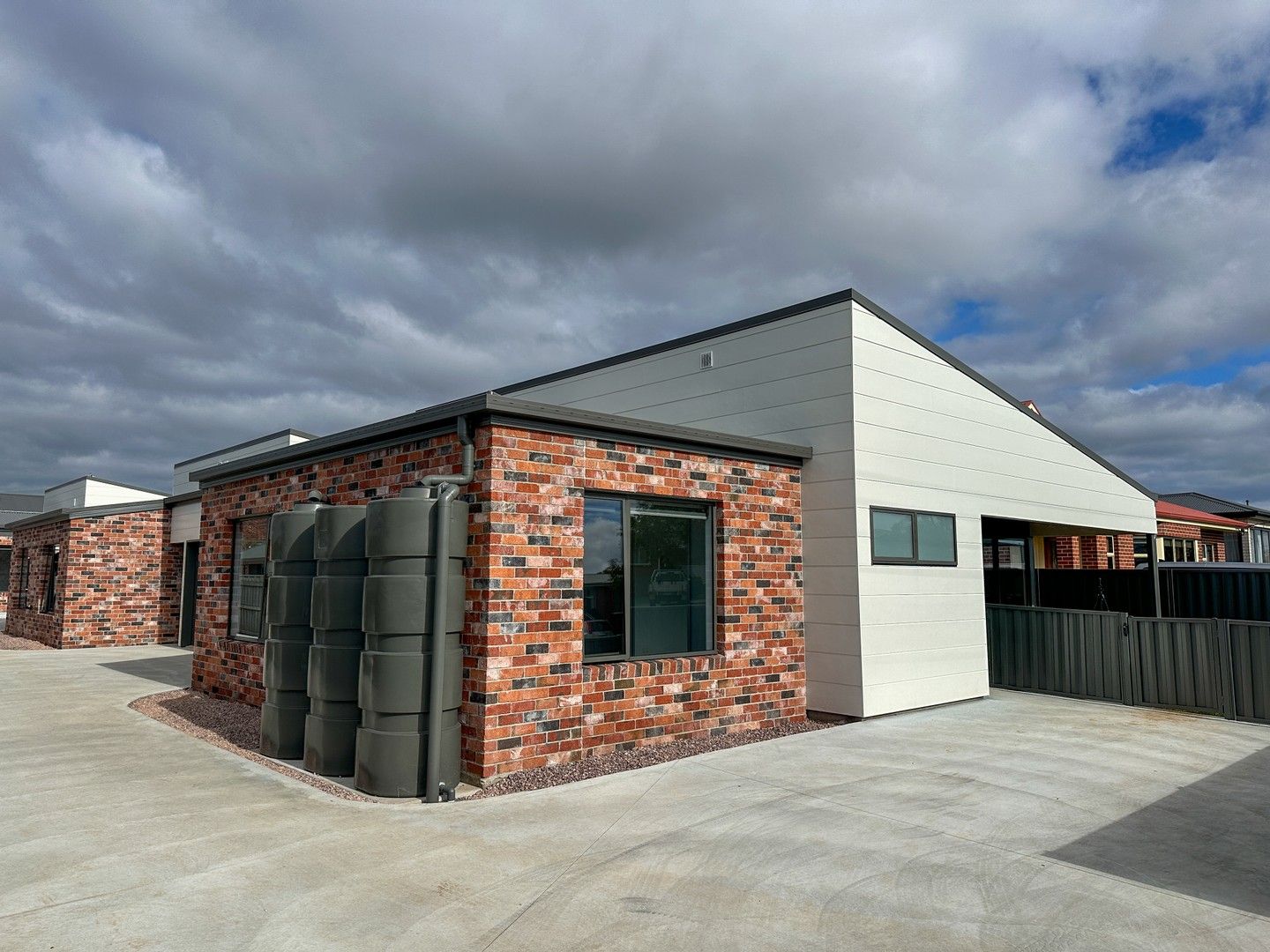 2 bedrooms Apartment / Unit / Flat in 1/209 Oldaker St DEVONPORT TAS, 7310
