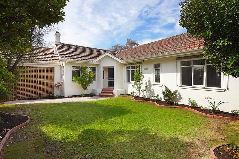 2 Barnett Street, HAMPTON VIC 3188, Image 0