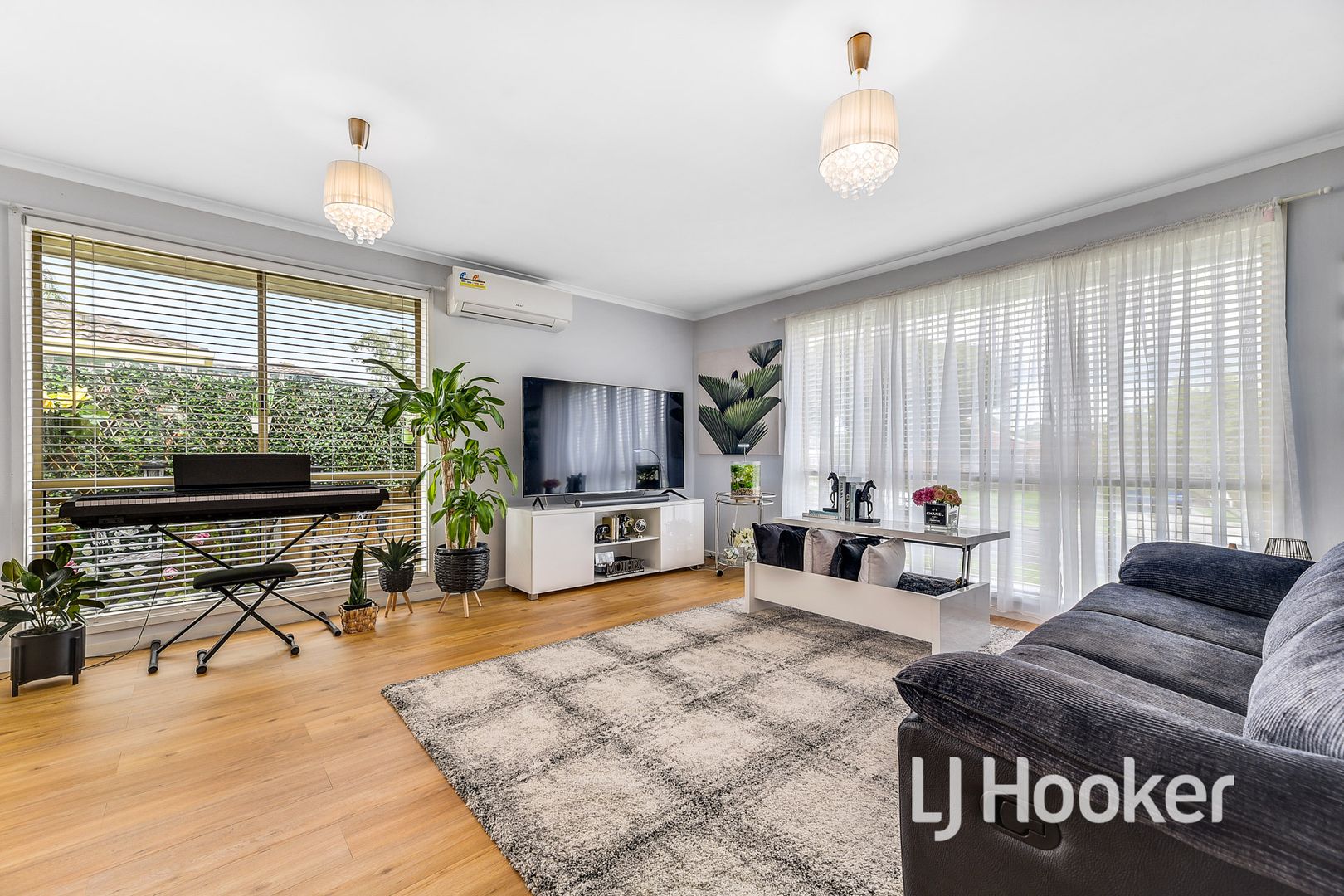 2/2 Joseph Banks Crescent, Cranbourne VIC 3977, Image 1